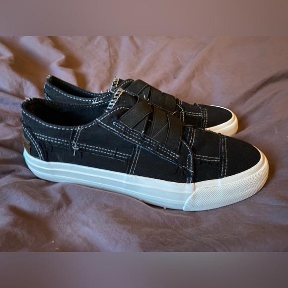 Black slip on shoes - Picture 2 of 2